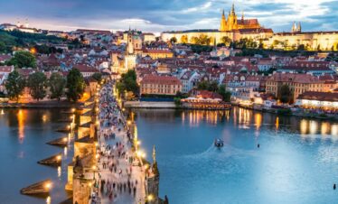 DESCUBRE PRAGA